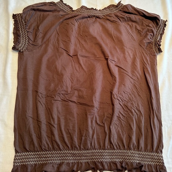 Tommy Hilfiger. Brown jersey top w/ elastic sleeves and can be worn off shoulder - Picture 3 of 4